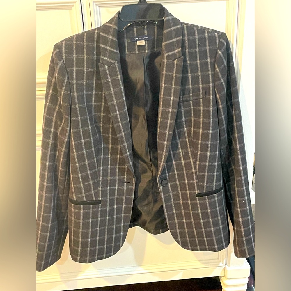 Tommy Hilfiger, size 8 lined suit jacket